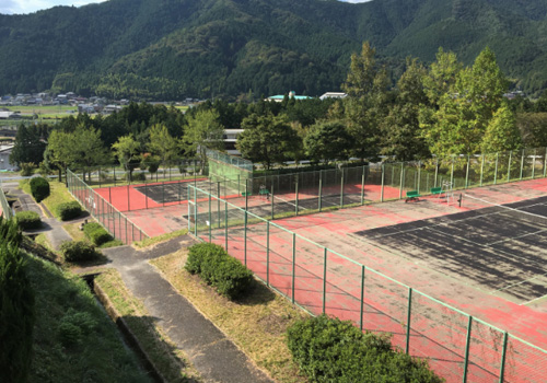 兵庫県多可　多可 青雲の家の私有テニスコート