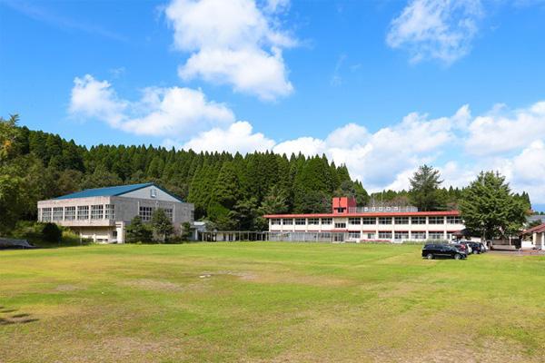 鹿児島県曽於　たからべ森の学校 星の宿の外観