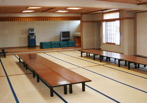 静岡県三保松原の伯梁の私有会議室（広間）