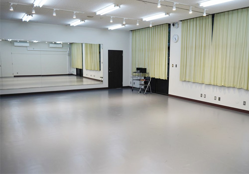 滋賀県東近江市滋賀シアターアーツトレーニングセンターの私有ダンススタジオ
